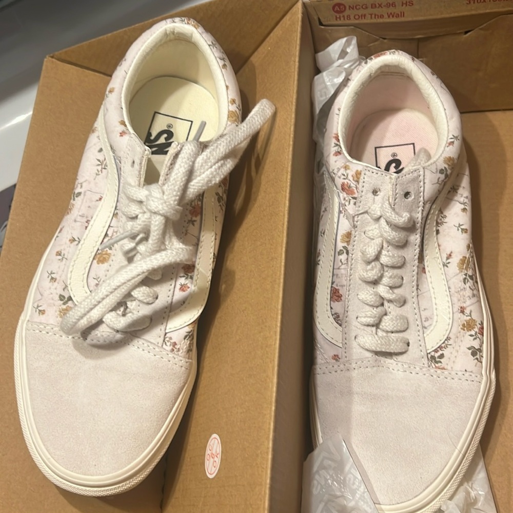 NIB FLORAL 💐 VANS